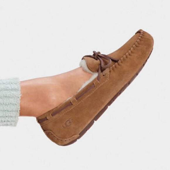 UGG Shoes - UGG Women's Dakota Sheepskin Lined Slipper Moccasin Chestnut 7